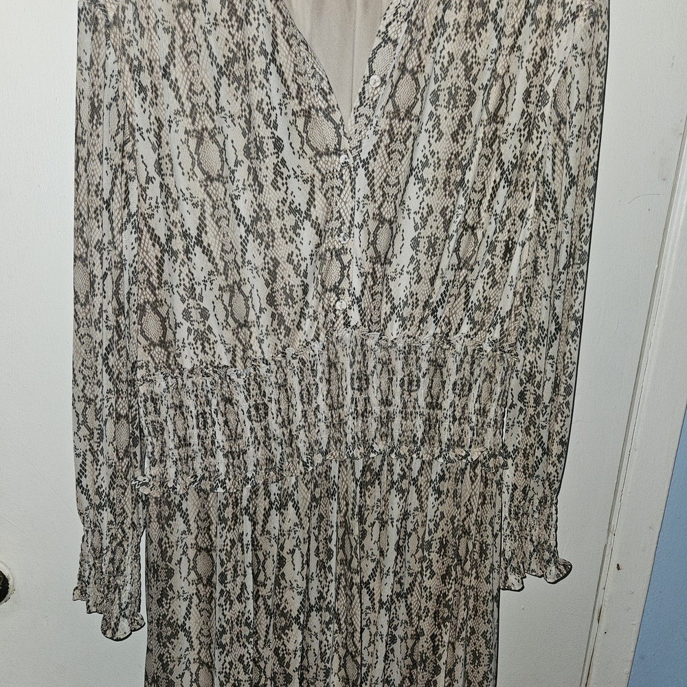 Reba Black and Cream Long Sleeve Dress